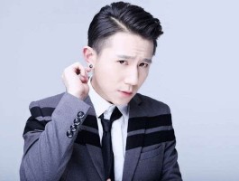 画家王严作品多少钱(王严化简介)-画家王严联系方式