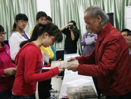 画家覃忠华作品多少钱(覃中伟个人资料)-画家覃忠华联系方式